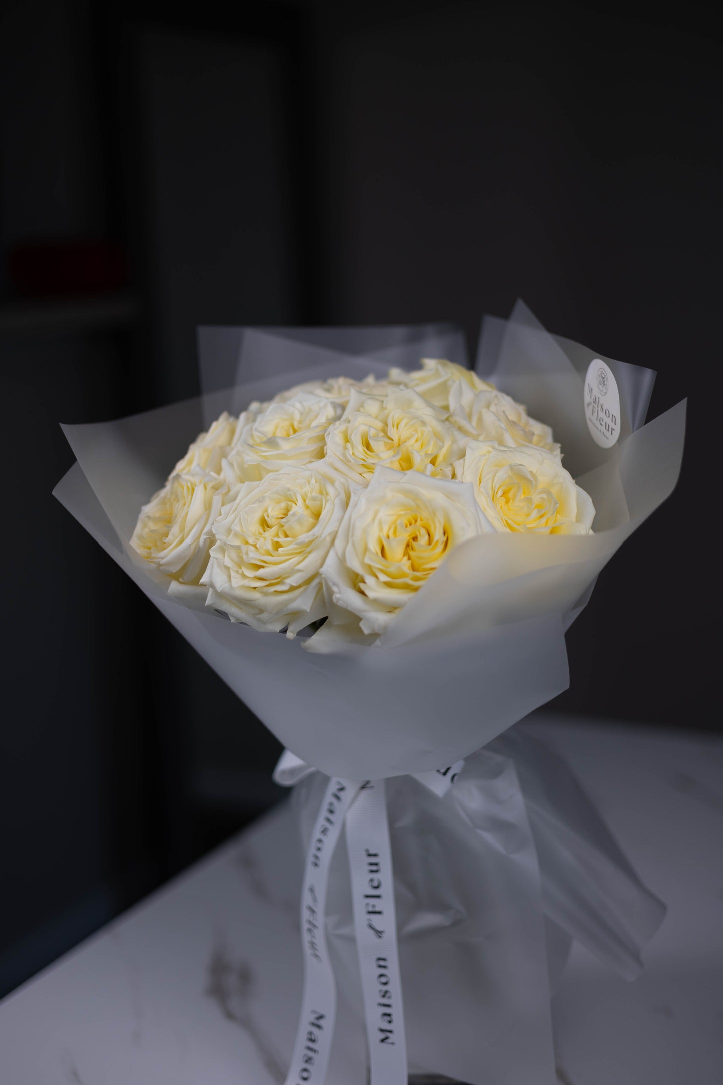 "Étoile Blanche" Candlelight Roses