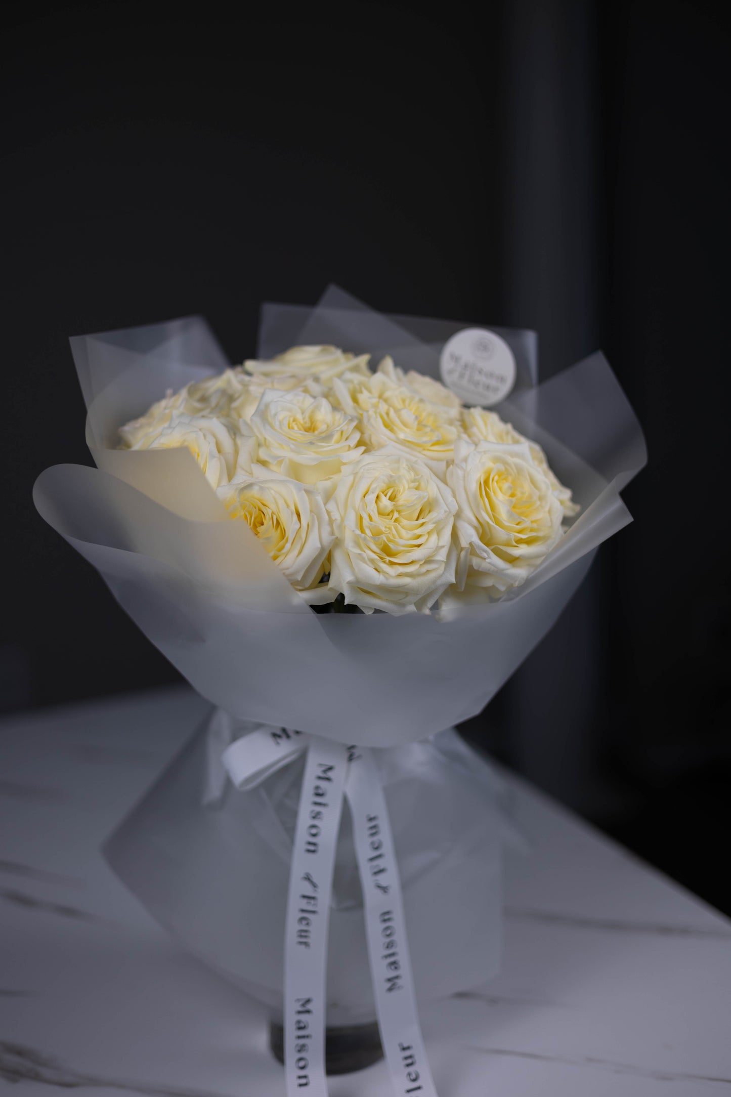"Étoile Blanche" Candlelight Roses