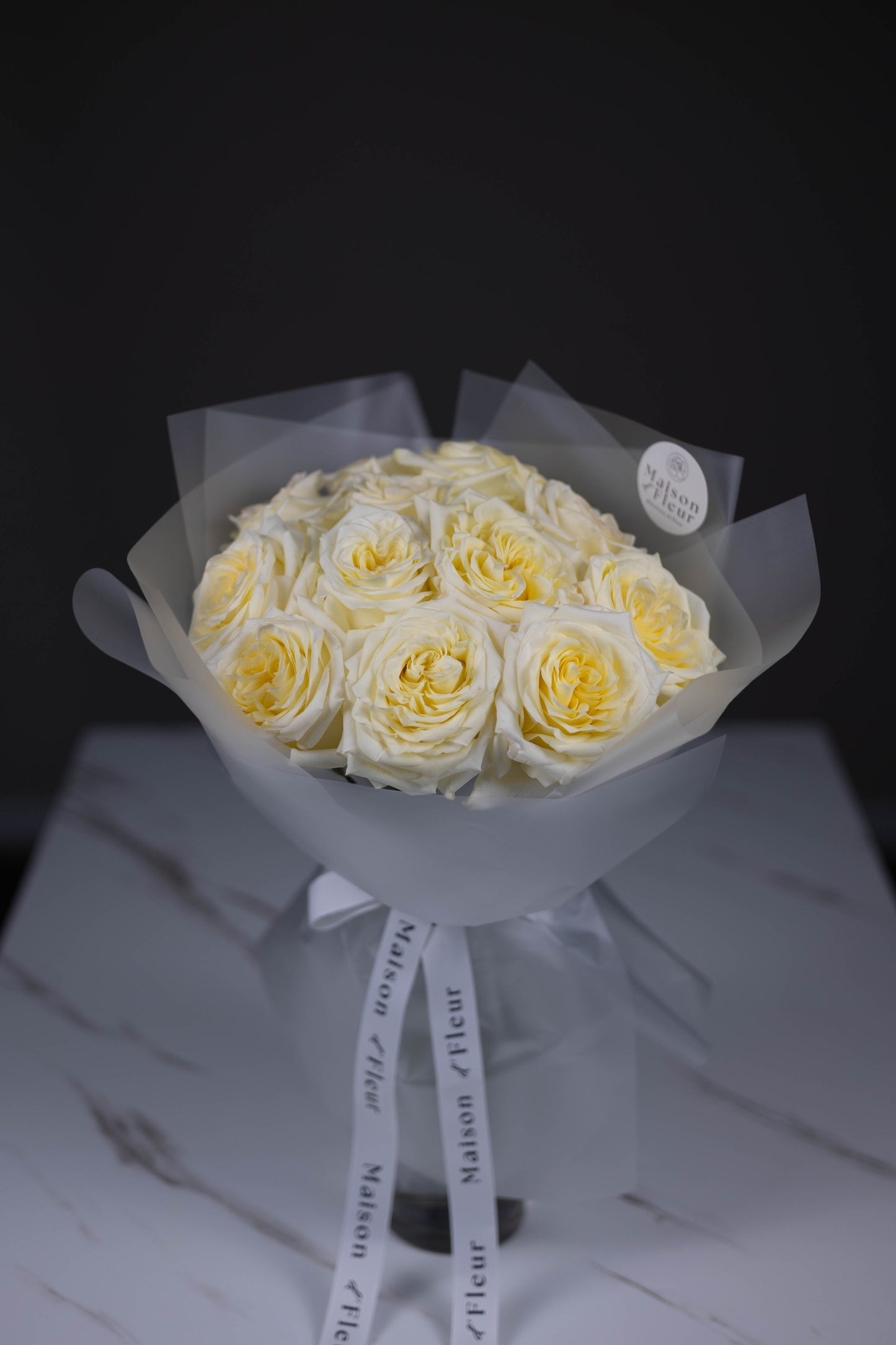 "Étoile Blanche" Candlelight Roses