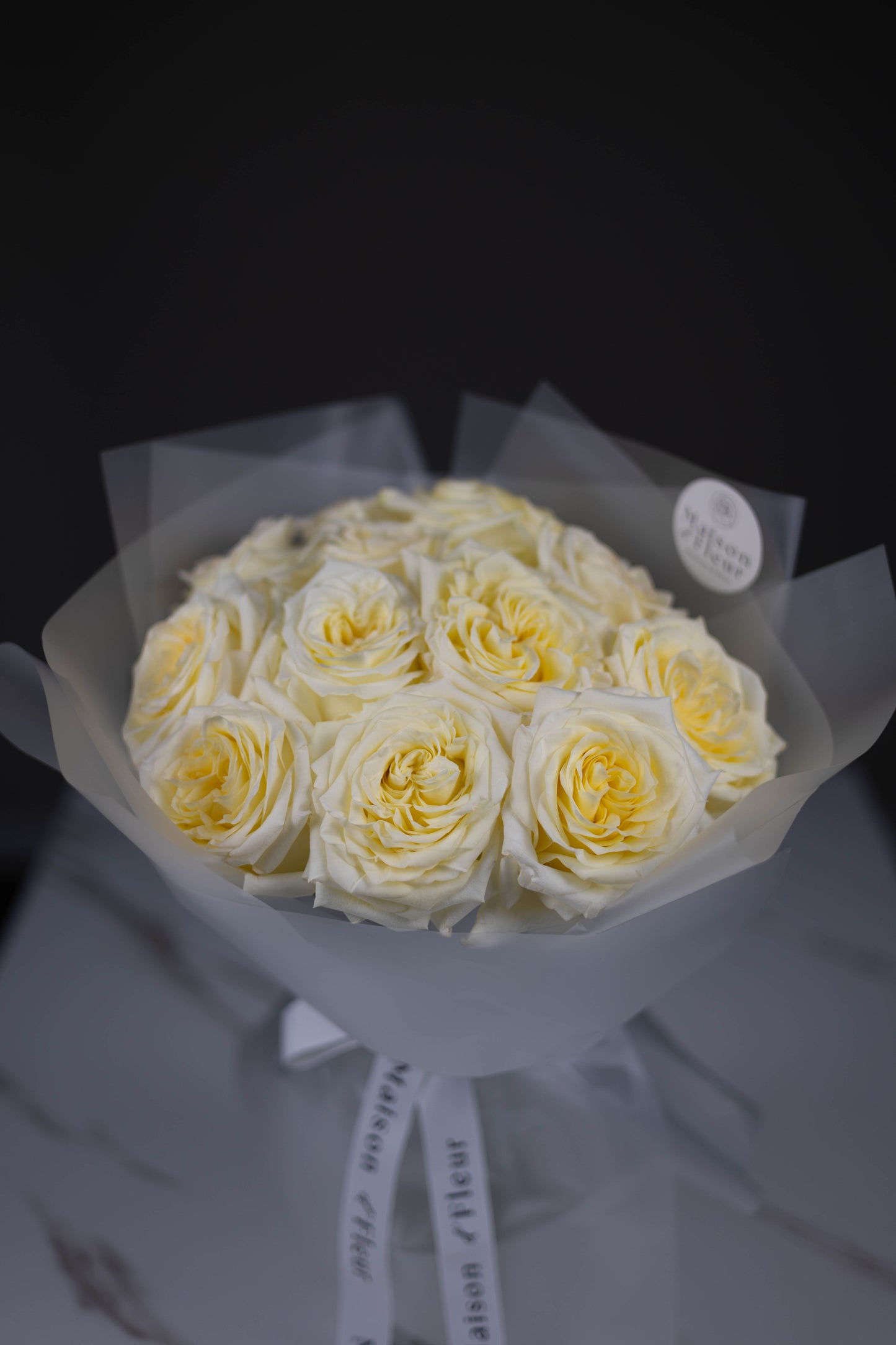 "Étoile Blanche" Candlelight Roses