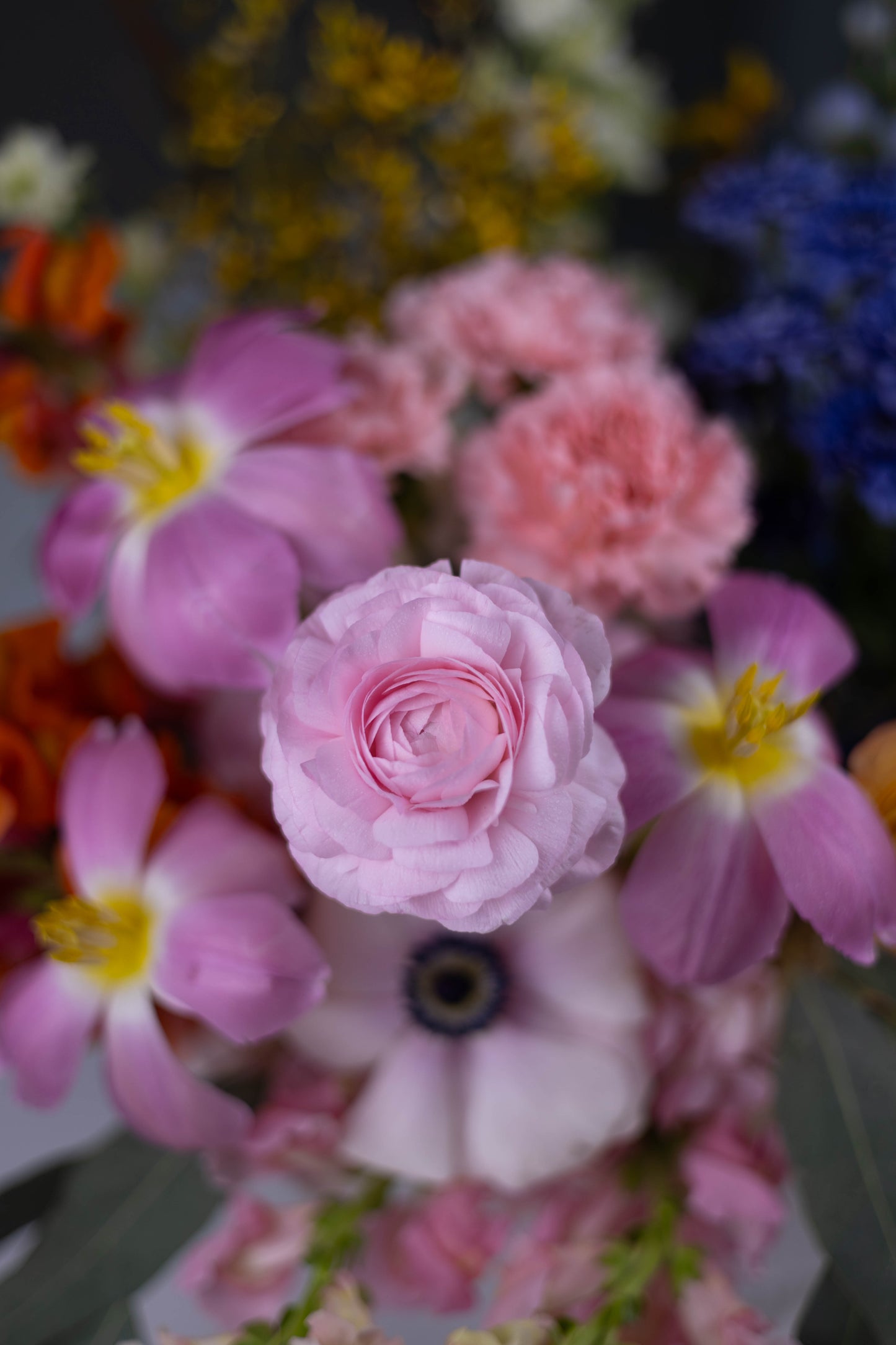 "La Palette Vivante" Corlorful Artisan Arrangement in Vase