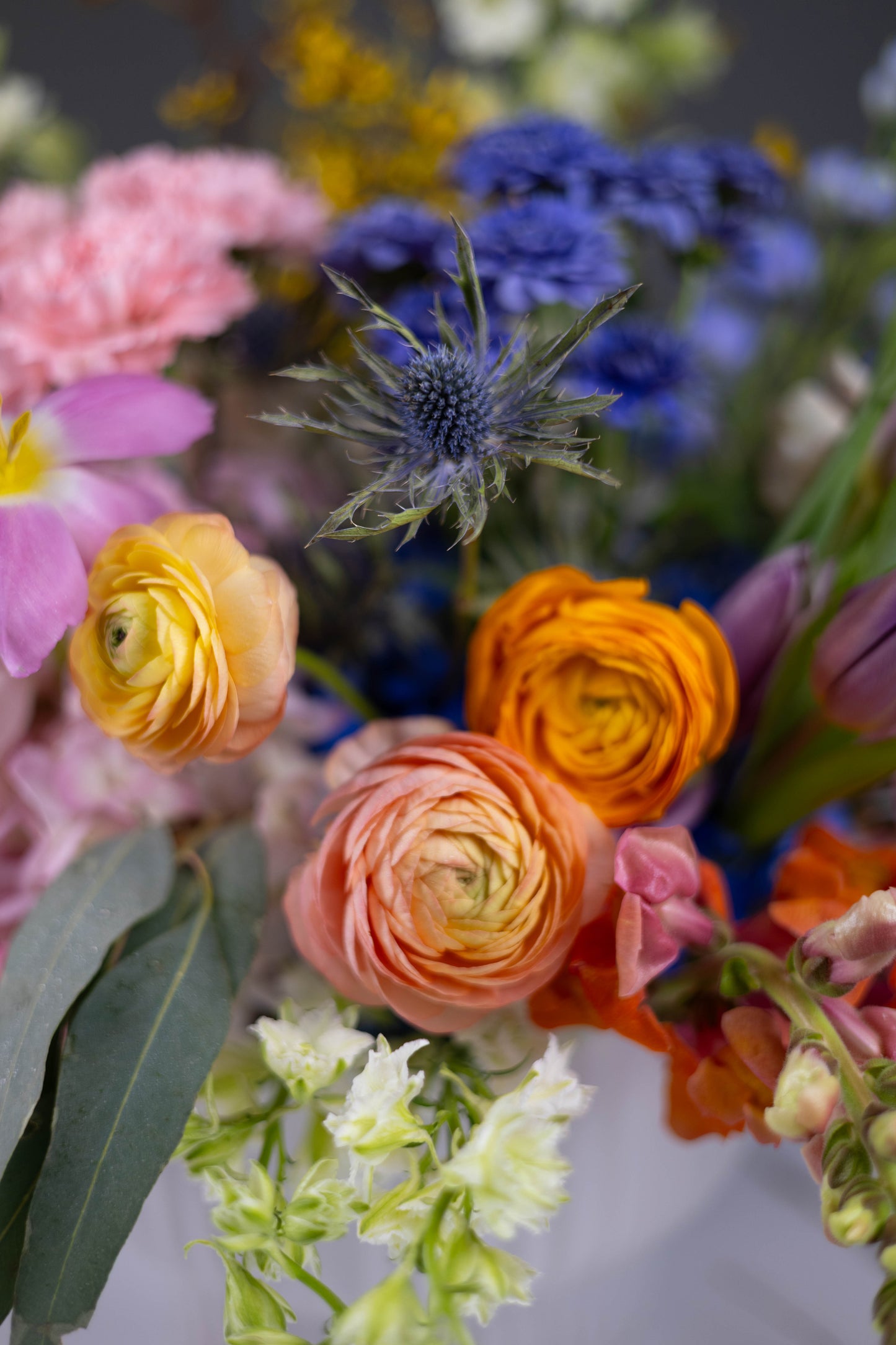 "La Palette Vivante" Corlorful Artisan Arrangement in Vase