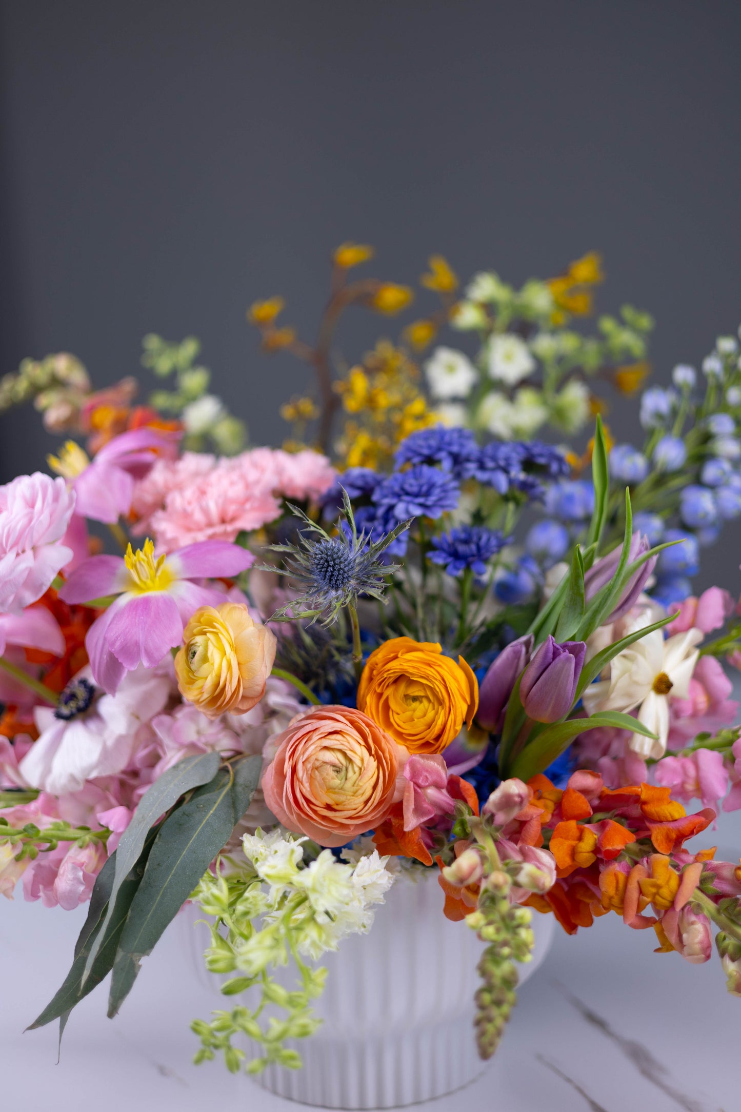 "La Palette Vivante" Corlorful Artisan Arrangement in Vase
