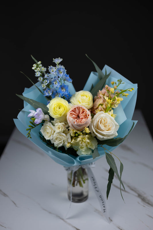 "Jardin de Lueur" Signature Blue Yellow Bouquet