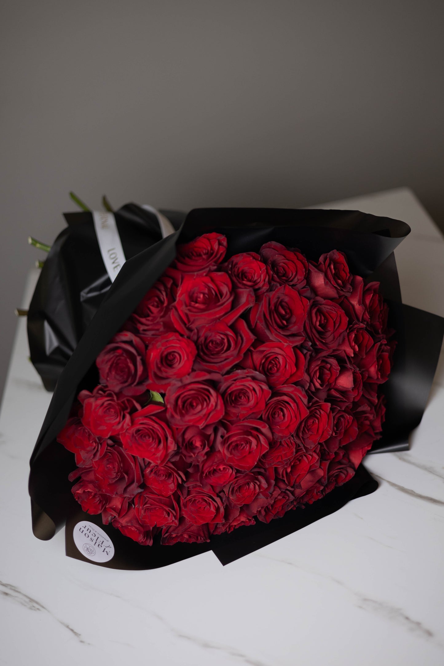 "Éternel Amour" Red Roses