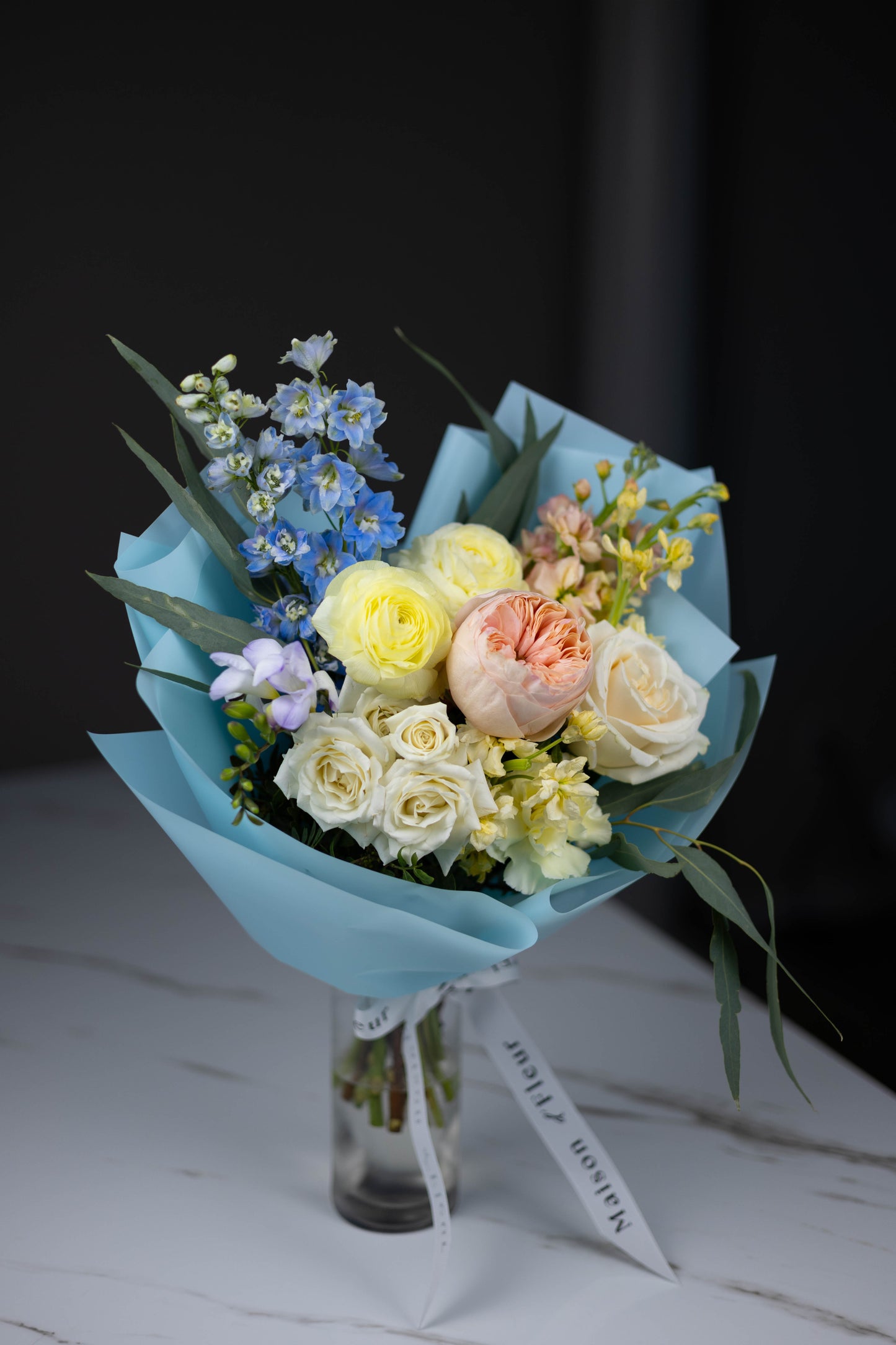 "Jardin de Lueur" Signature Blue Yellow Bouquet