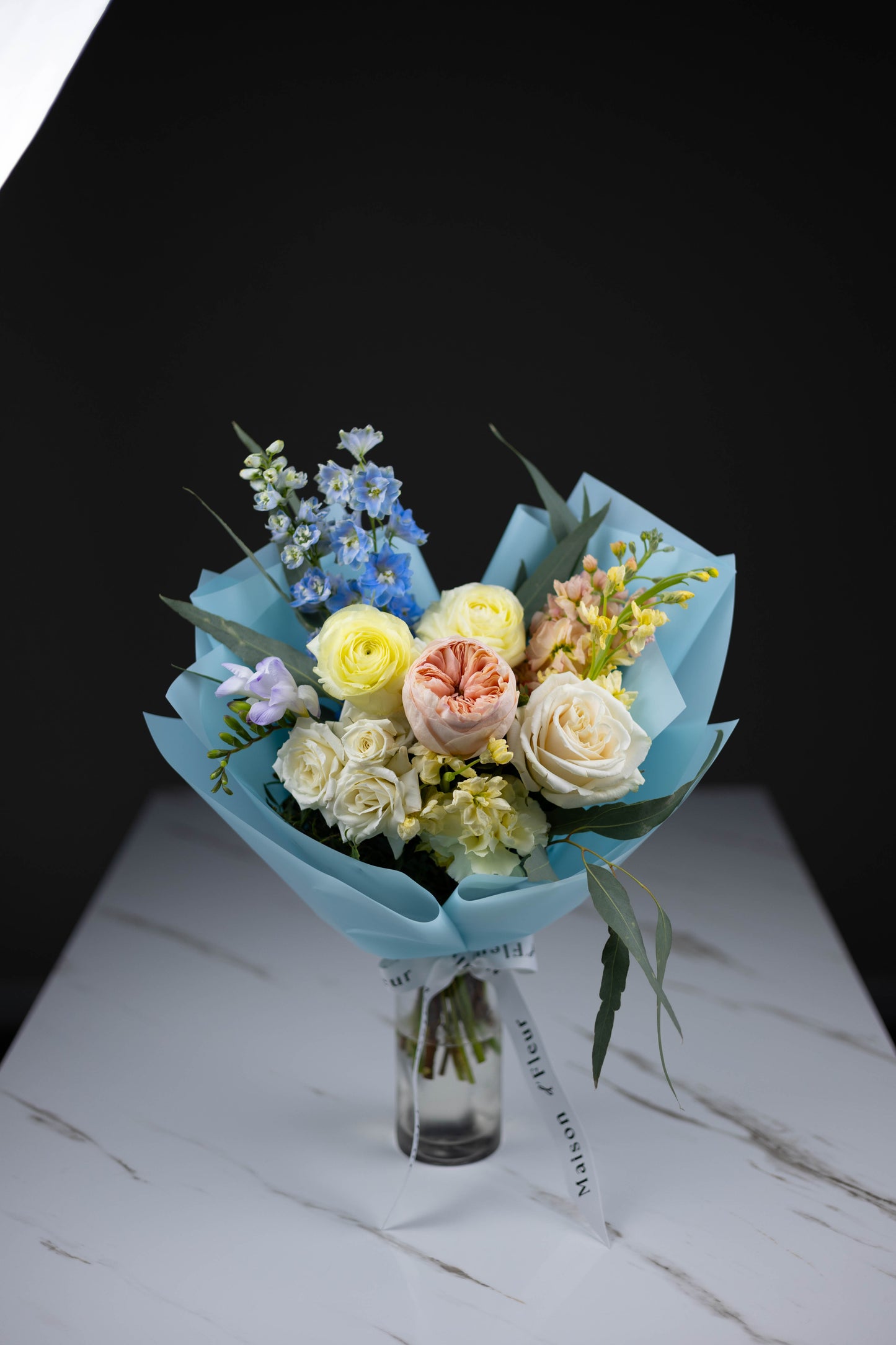 "Jardin de Lueur" Signature Blue Yellow Bouquet