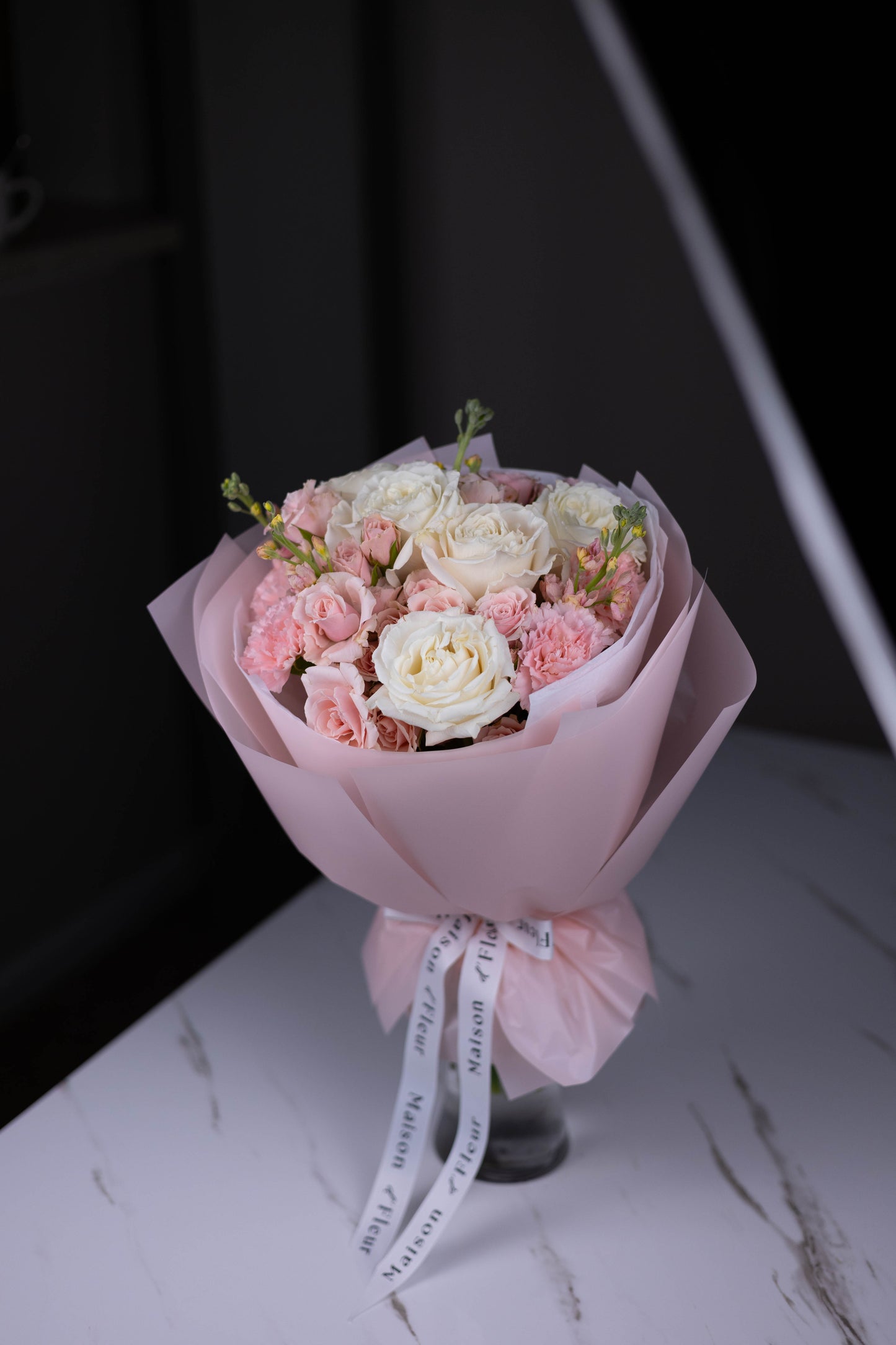 "Rosée du Matin" White Pink Bouquet of Roses and Stock