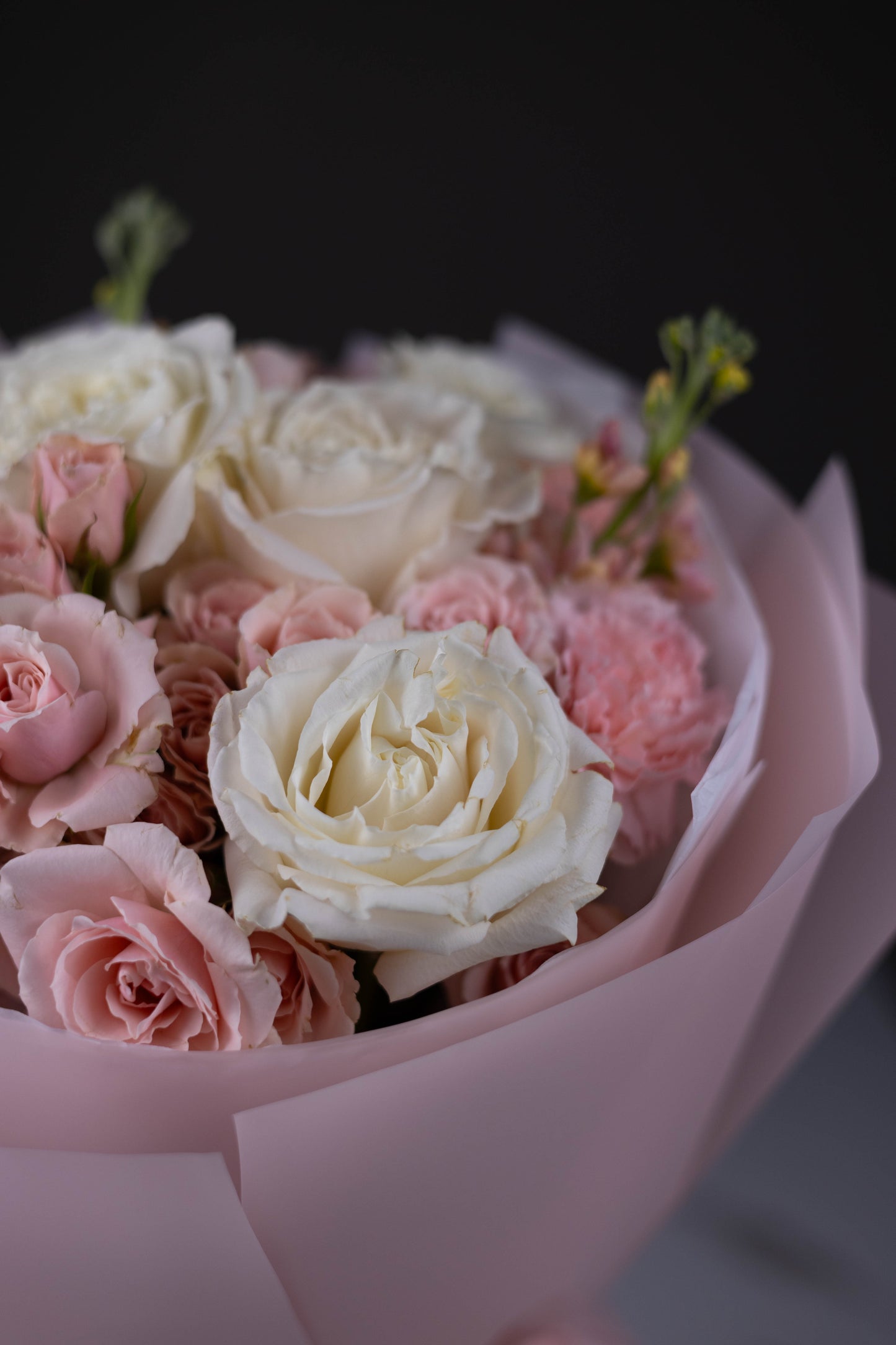 "Rosée du Matin" White Pink Bouquet of Roses and Stock
