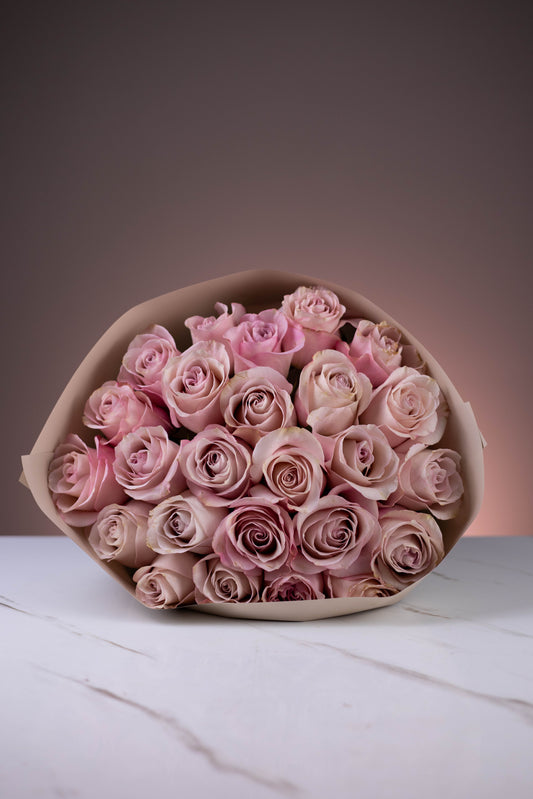 Luxury bouquet of 25 soft pink roses on marble surface – Maison d’Fleur floral styling